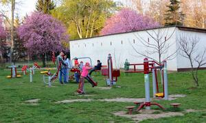 2013 ny&iacute;regyh&aacute;za malomkert kondipark gyerekeszk&ouml;z&ouml;kkel 02