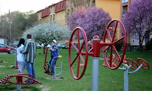 2013 ny&iacute;regyh&aacute;za malomkert kondipark gyerekeszk&ouml;z&ouml;kkel 03