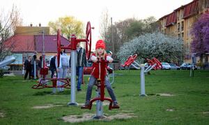 2013 ny&iacute;regyh&aacute;za malomkert kondipark gyerekeszk&ouml;z&ouml;kkel 04
