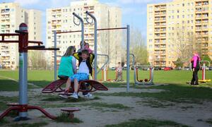 2013 ny&iacute;regyh&aacute;za &ouml;r&ouml;k&ouml;sf&ouml;ld kondipark gyerekeszk&ouml;z&ouml;kkel 04
