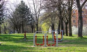 2013 ny&iacute;regyh&aacute;za robinzon domb kondipark gyerek eszk&ouml;z&ouml;kkel 01