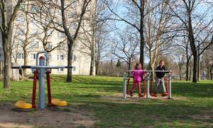 2013 ny&iacute;regyh&aacute;za robinzon domb kondipark gyerek eszk&ouml;z&ouml;kkel 06