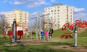 2013 ny&iacute;regyh&aacute;za robinzon domb kondipark gyerek eszk&ouml;z&ouml;kkel 07