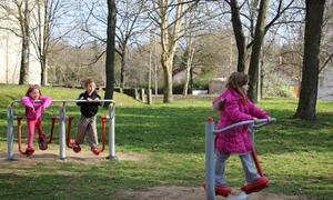 2013 ny&iacute;regyh&aacute;za robinzon domb kondipark gyerek eszk&ouml;z&ouml;kkel 08