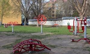 2013 ny&iacute;regyh&aacute;za sarkanty&uacute; utcai kondipark gyerekeszk&ouml;z&ouml;kkel 01