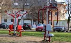 2013 ny&iacute;regyh&aacute;za sarkanty&uacute; utcai kondipark gyerekeszk&ouml;z&ouml;kkel 04