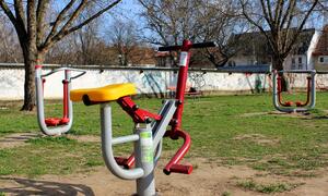 2013 ny&iacute;regyh&aacute;za sarkanty&uacute; utcai kondipark gyerekeszk&ouml;z&ouml;kkel 07